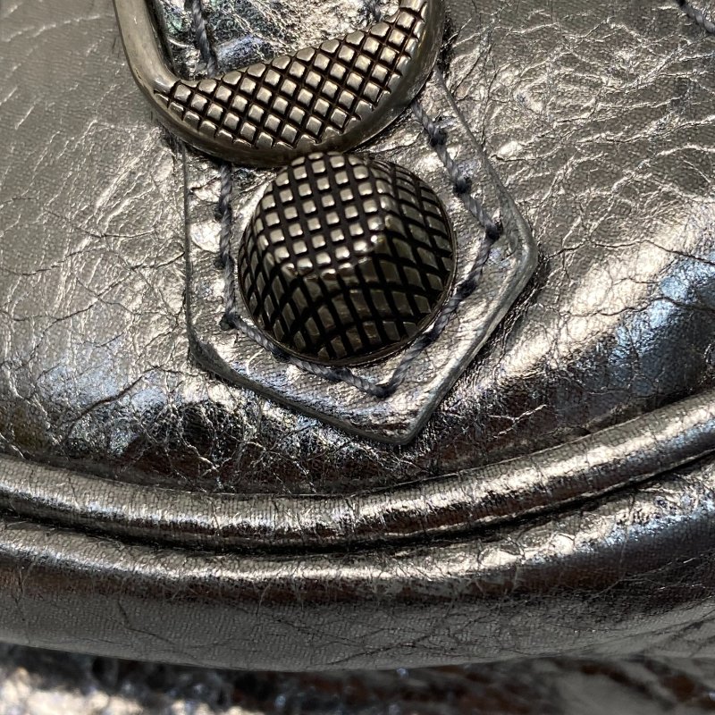 △ Balenciaga 巴黎世家 Le Cagole XS Silver Metallized Arena Lambskin Shoulder Bag 銀色金屬化小羊皮肩揹袋 671309 - 247007567-6