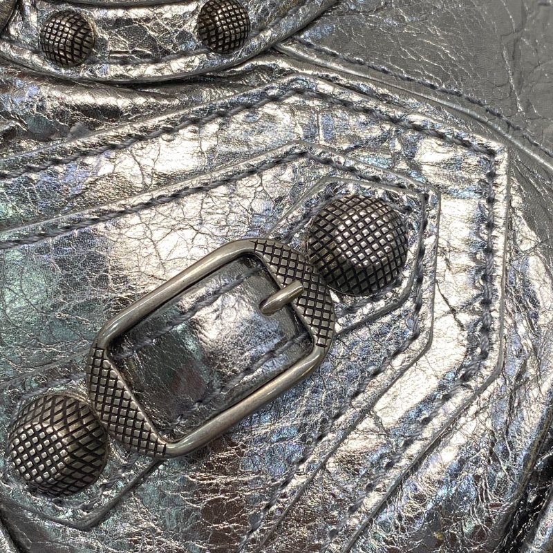 △ Balenciaga 巴黎世家 Le Cagole XS Silver Metallized Arena Lambskin Shoulder Bag 銀色金屬化小羊皮肩揹袋 671309 - 247007567-11