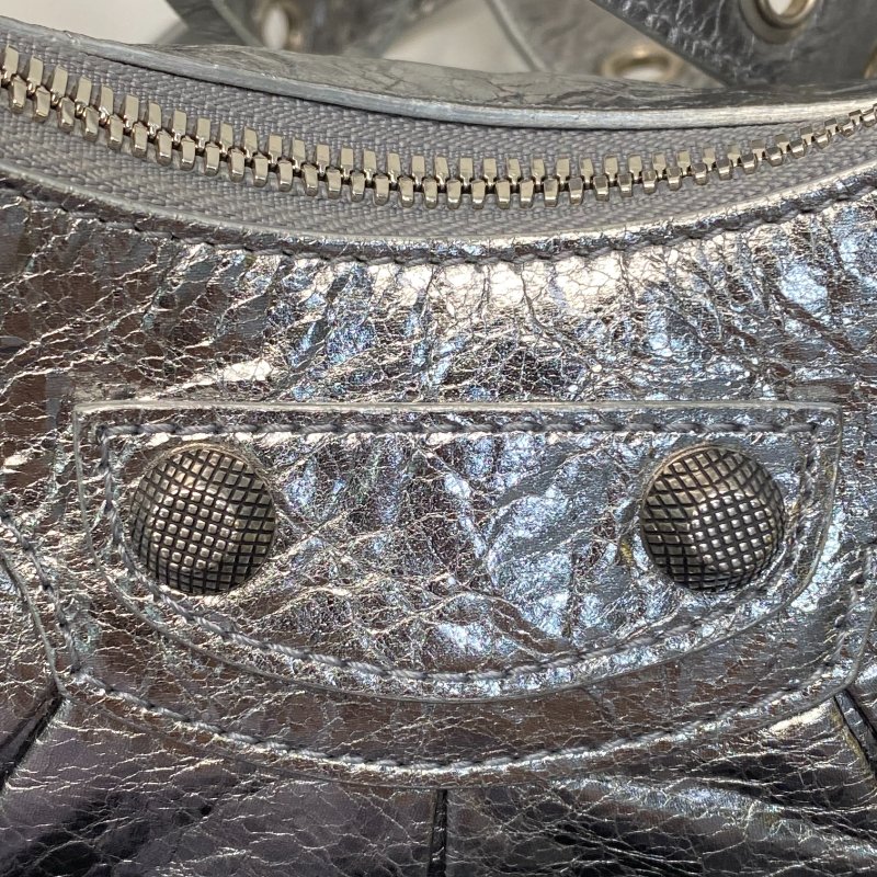 △ Balenciaga 巴黎世家 Le Cagole XS Silver Metallized Arena Lambskin Shoulder Bag 銀色金屬化小羊皮肩揹袋 671309 - 247007567-12