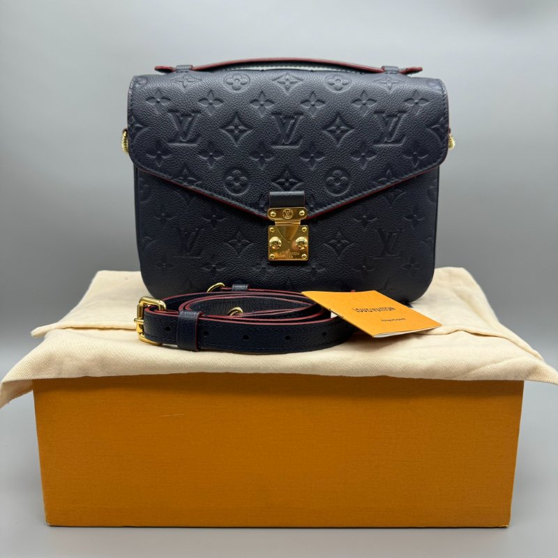 LV 郵差包 皮壓紋午夜藍-0