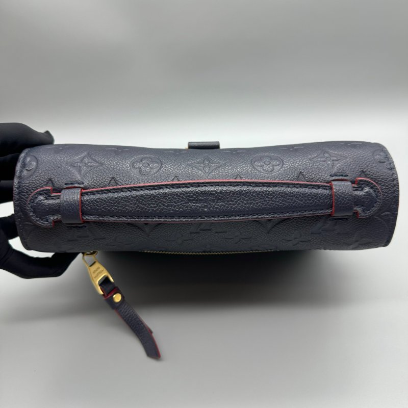 LV 郵差包 皮壓紋午夜藍-9