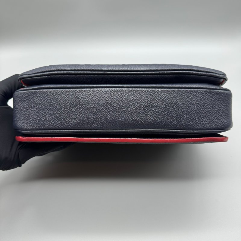 LV 郵差包 皮壓紋午夜藍-10