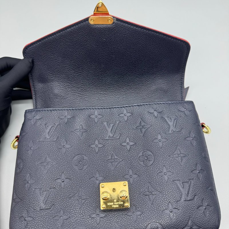 LV 郵差包 皮壓紋午夜藍-11