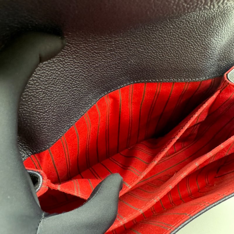 LV 郵差包 皮壓紋午夜藍-14