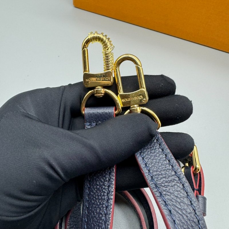 LV 郵差包 皮壓紋午夜藍-28