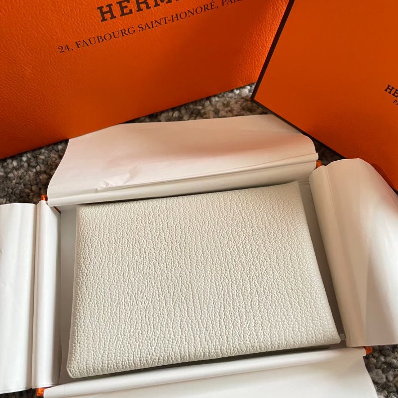 全新愛馬仕Hermès Calvi Duo 2023新色、蘑菇白卡包 可放零錢-0