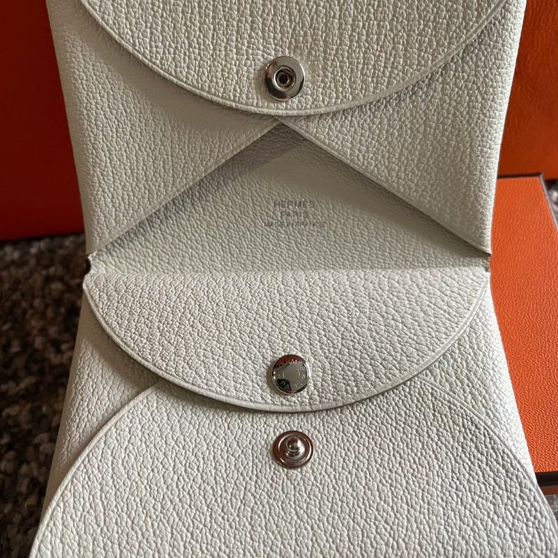 全新愛馬仕Hermès Calvi Duo 2023新色、蘑菇白卡包 可放零錢-2