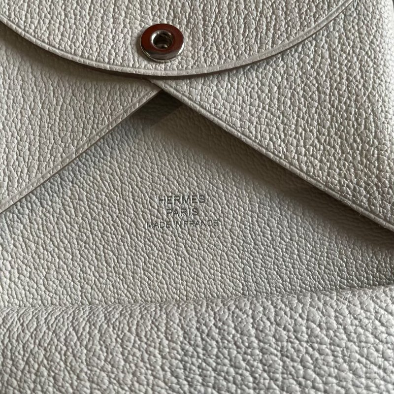 全新愛馬仕Hermès Calvi Duo 2023新色、蘑菇白卡包 可放零錢-3