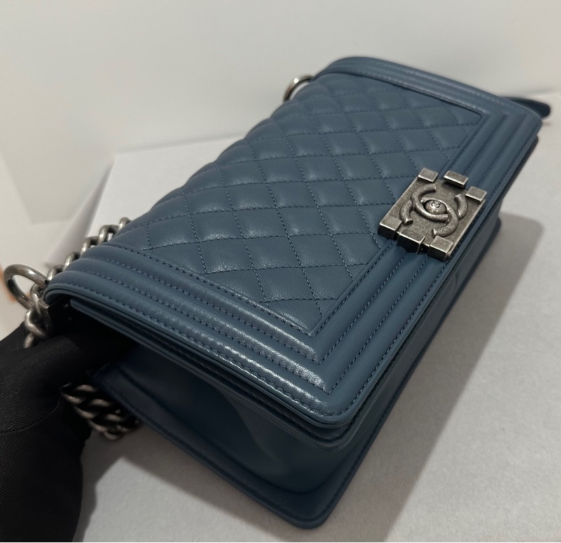 Chanel 小牛皮Leboy 復古銀扣-1