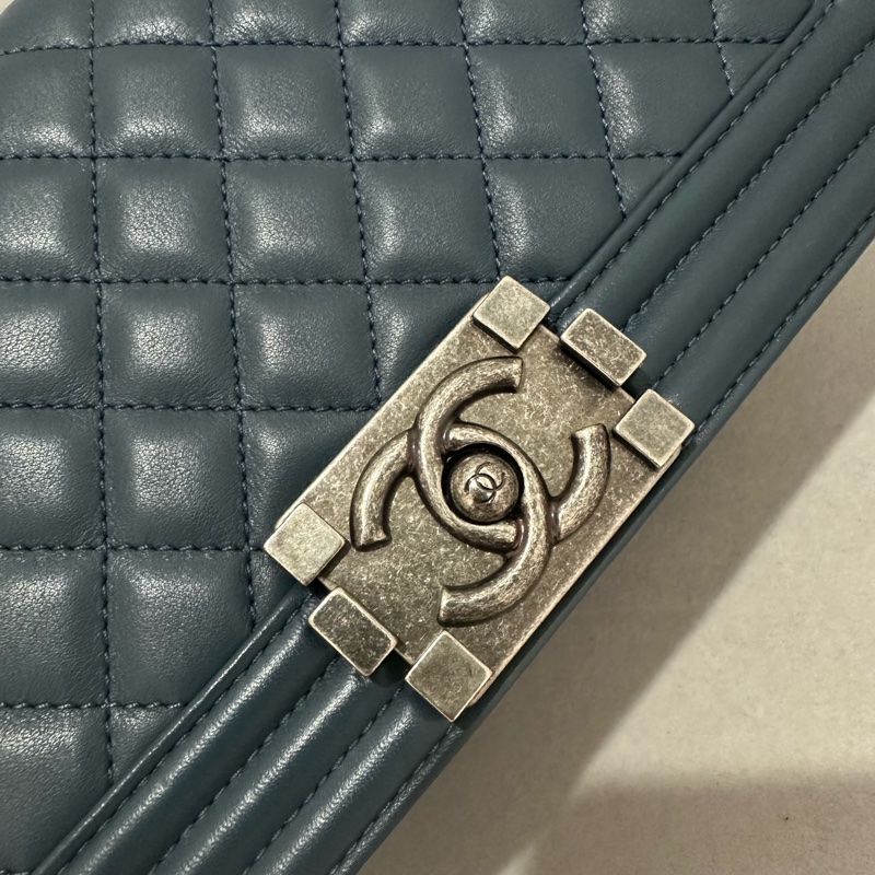 Chanel 小牛皮Leboy 復古銀扣-6