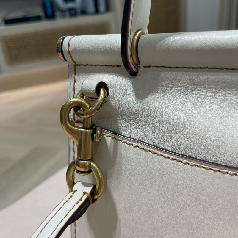 (售出)Coach Willis 18 復古迷你奶油側背包-4