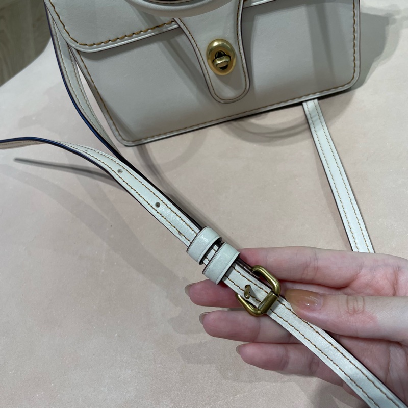 (售出)Coach Willis 18 復古迷你奶油側背包-7