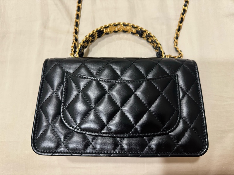 CHANEL 香奈兒 黑金字母手把菱格紋WOC包-1