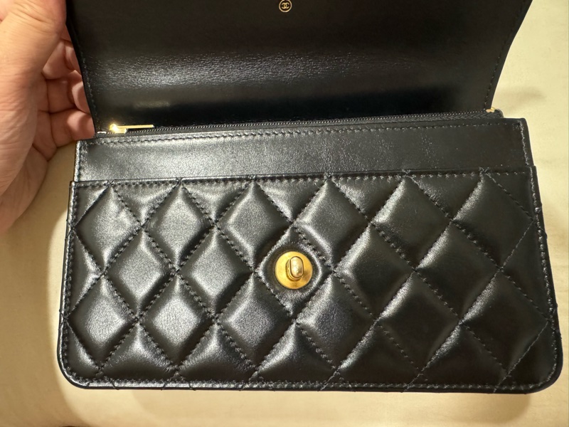 CHANEL 香奈兒 黑金字母手把菱格紋WOC包-4