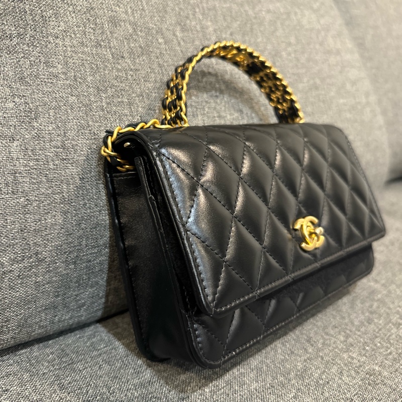 CHANEL 香奈兒 黑金字母手把菱格紋WOC包-6
