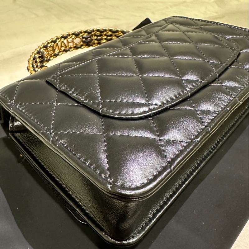 CHANEL 香奈兒 黑金字母手把菱格紋WOC包-8