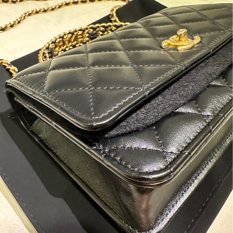 CHANEL 香奈兒 黑金字母手把菱格紋WOC包-12