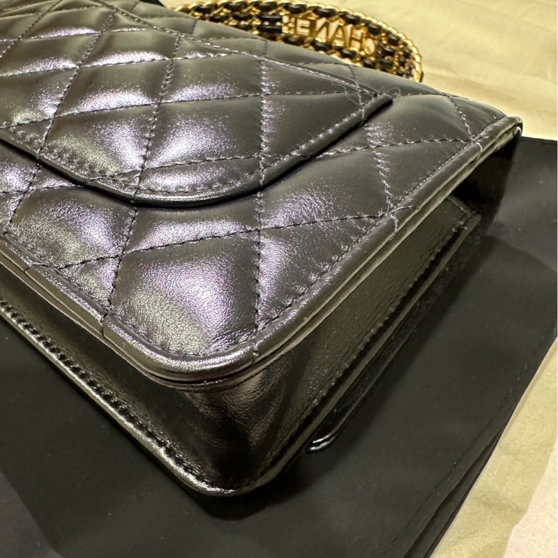CHANEL 香奈兒 黑金字母手把菱格紋WOC包-9