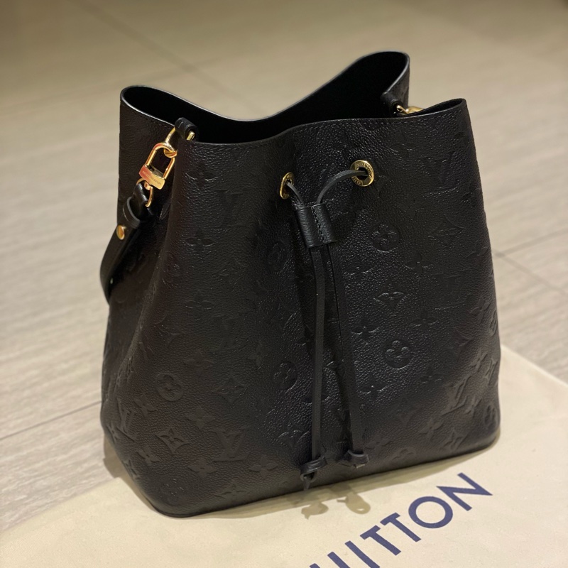 LV NEONOE MM (M45256)黑色壓紋水桶-0
