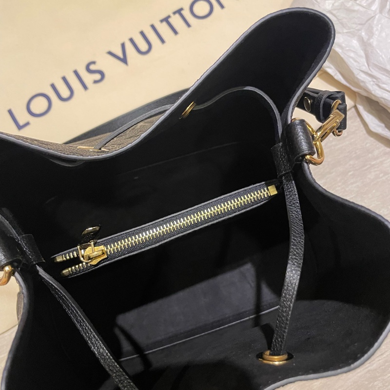 LV NEONOE MM (M45256)黑色壓紋水桶-2