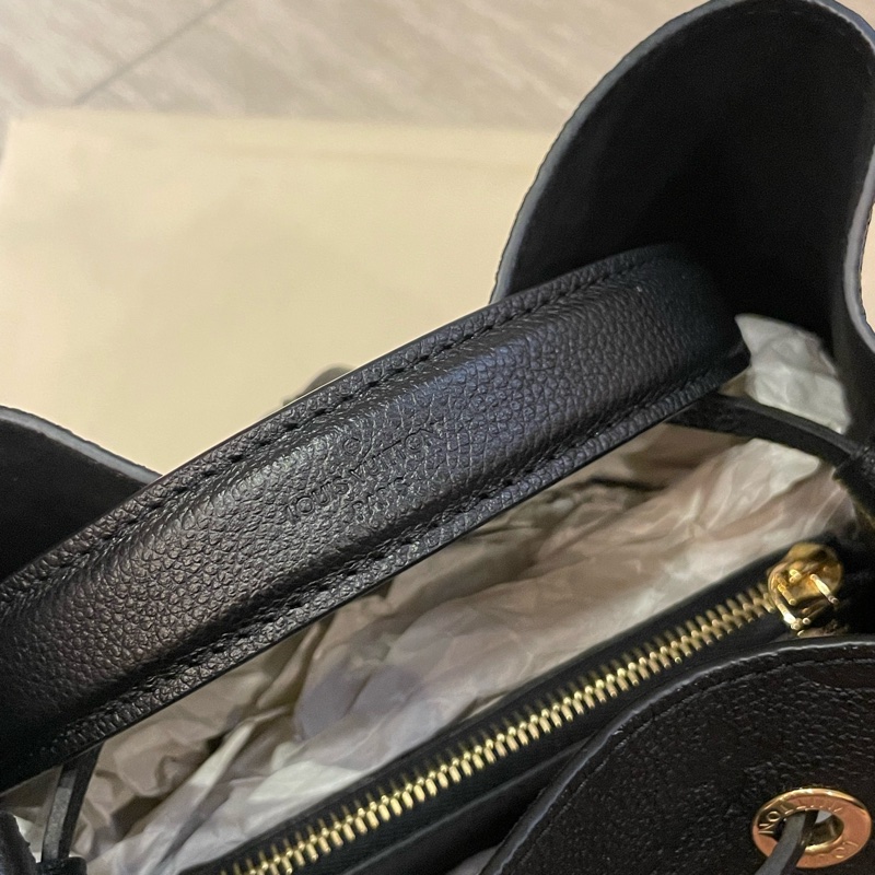 LV NEONOE MM (M45256)黑色壓紋水桶-3