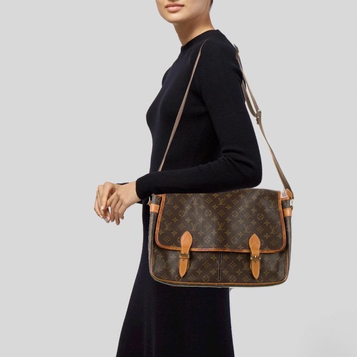 LOUIS VUITTON (LV) Gibeciere GM monogram 經典老花 肩包/斜背包/郵差包 (可放的下筆電)-5