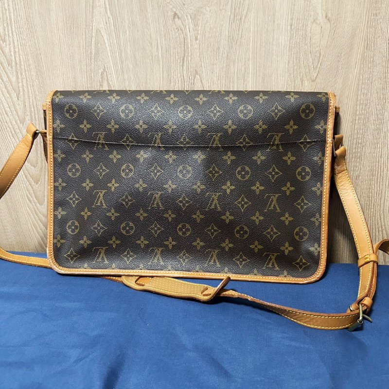 LOUIS VUITTON (LV) Gibeciere GM monogram 經典老花 肩包/斜背包/郵差包 (可放的下筆電)-8
