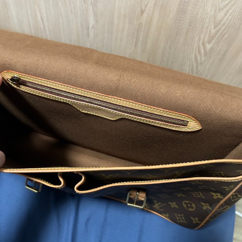 LOUIS VUITTON (LV) Gibeciere GM monogram 經典老花 肩包/斜背包/郵差包 (可放的下筆電)-10