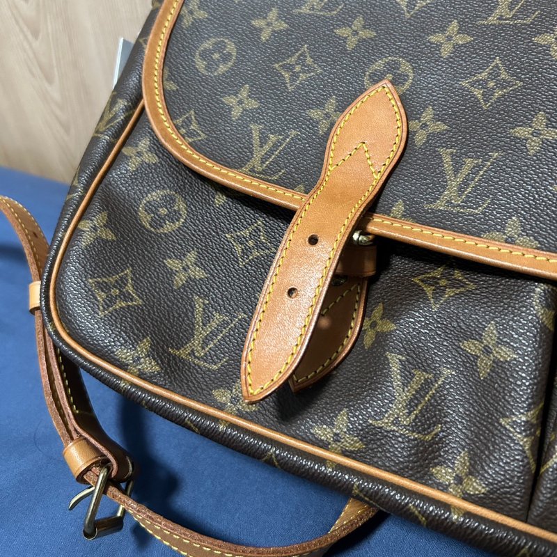 LOUIS VUITTON (LV) Gibeciere GM monogram 經典老花 肩包/斜背包/郵差包 (可放的下筆電)-12