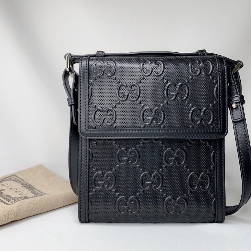 GUCCI 浮雕皮革郵差信封包-0