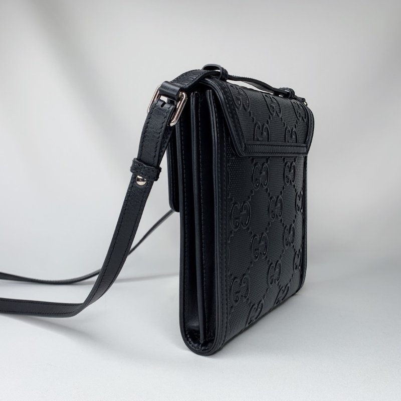 GUCCI 浮雕皮革郵差信封包-6