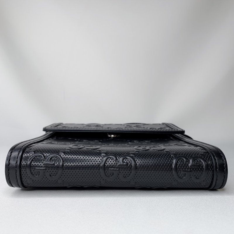 GUCCI 浮雕皮革郵差信封包-13
