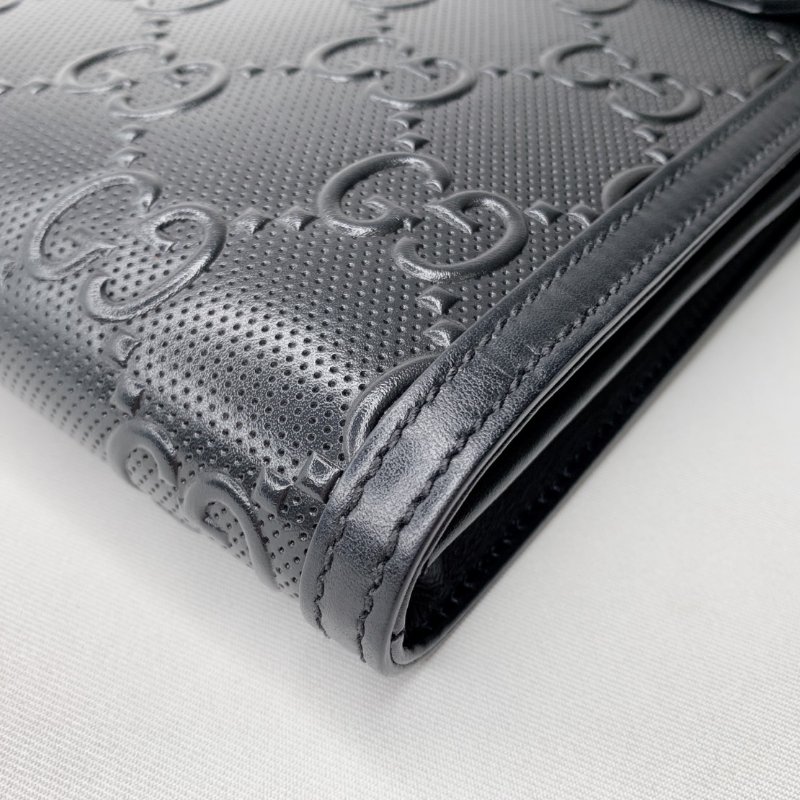 GUCCI 浮雕皮革郵差信封包-17