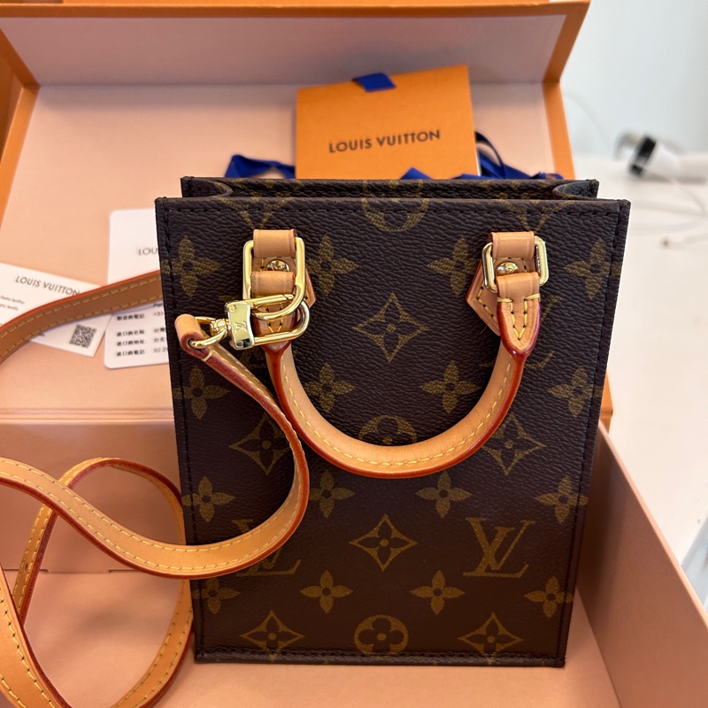LV  小包。近全新 無使用痕跡-4