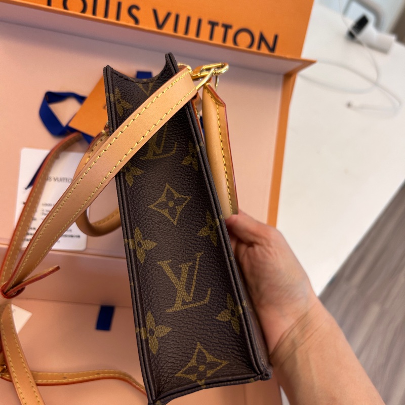 LV  小包。近全新 無使用痕跡-7