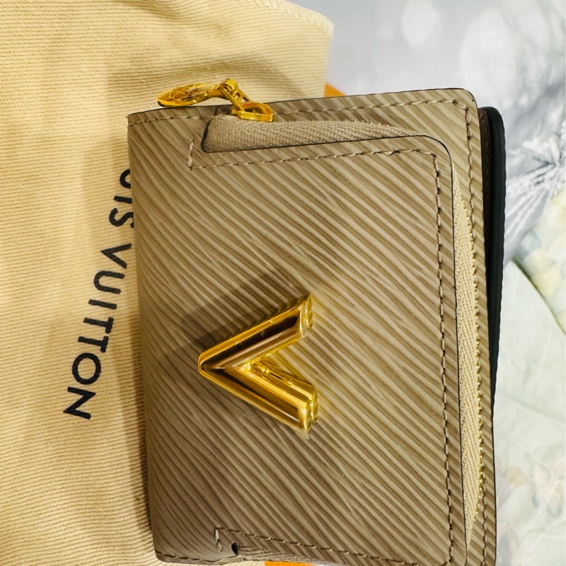 全新正品 LV  LOUIS VUITTON 路易威登 水波紋Epi 迷你 短夾-17
