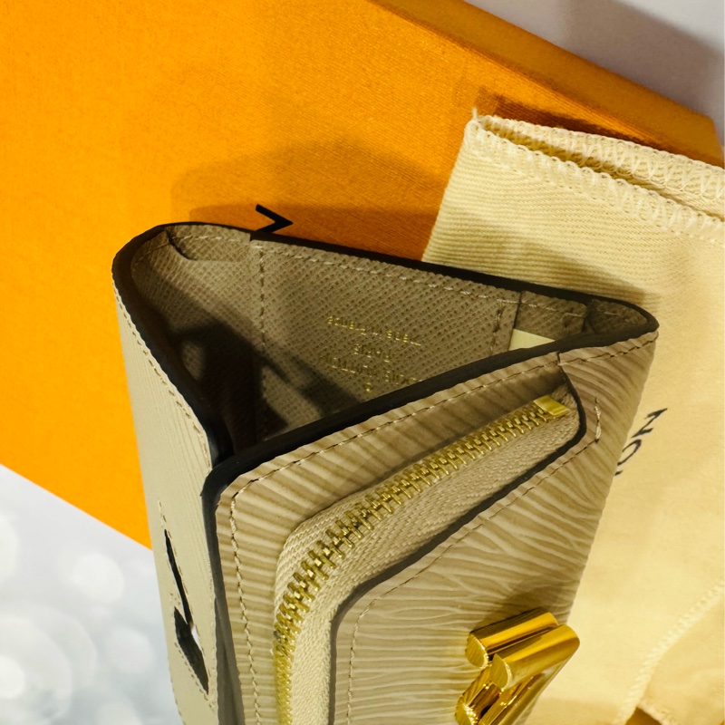全新正品 LV  LOUIS VUITTON 路易威登 水波紋Epi 迷你 短夾-18