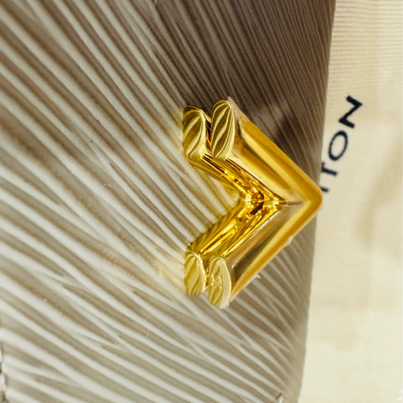 全新正品 LV  LOUIS VUITTON 路易威登 水波紋Epi 迷你 短夾-19