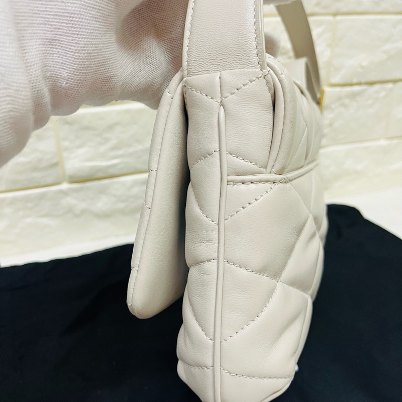 YSL Saint Laurent LE 57系列奶油白小 羊皮絎縫腋下包/肩背包 24cm-9
