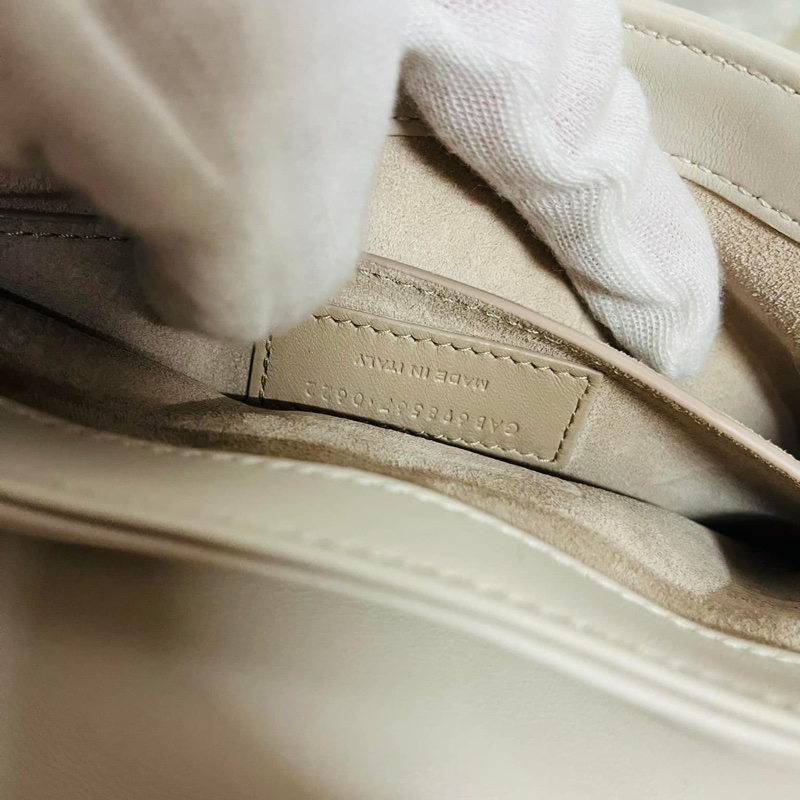 YSL Saint Laurent LE 57系列奶油白小 羊皮絎縫腋下包/肩背包 24cm-41