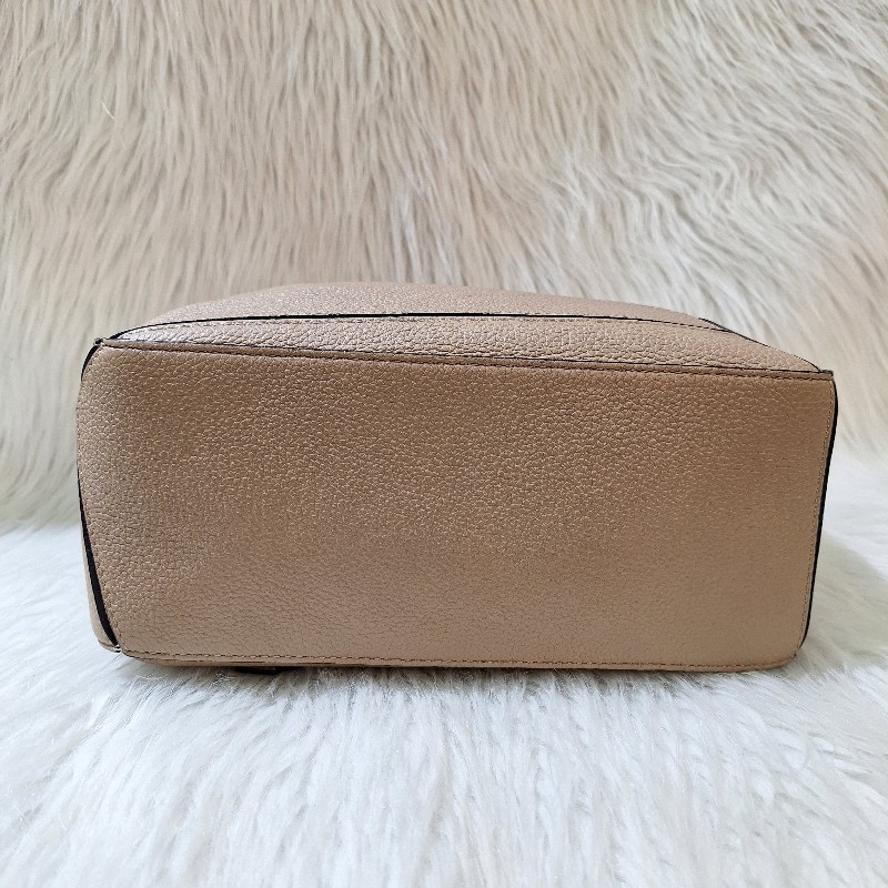 出清大特價LOEWE PUZZLE 24公分 沙色荔枝皮 幾何包 相機 拼圖包肩背 /手拿斜背包小號-6