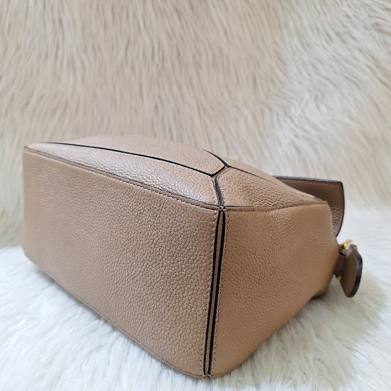 出清大特價LOEWE PUZZLE 24公分 沙色荔枝皮 幾何包 相機 拼圖包肩背 /手拿斜背包小號-8