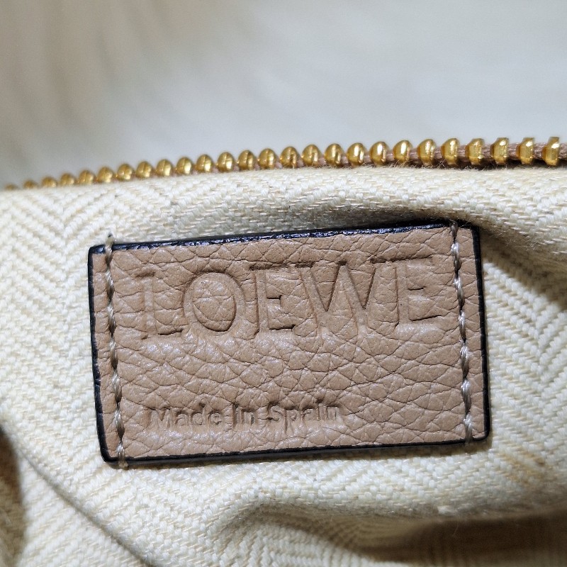 出清大特價LOEWE PUZZLE 24公分 沙色荔枝皮 幾何包 相機 拼圖包肩背 /手拿斜背包小號-15