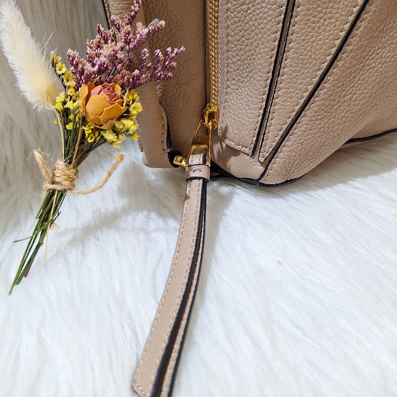 出清大特價LOEWE PUZZLE 24公分 沙色荔枝皮 幾何包 相機 拼圖包肩背 /手拿斜背包小號-16