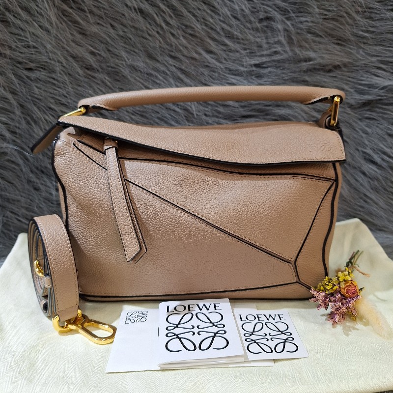 出清大特價LOEWE PUZZLE 24公分 沙色荔枝皮 幾何包 相機 拼圖包肩背 /手拿斜背包小號-20