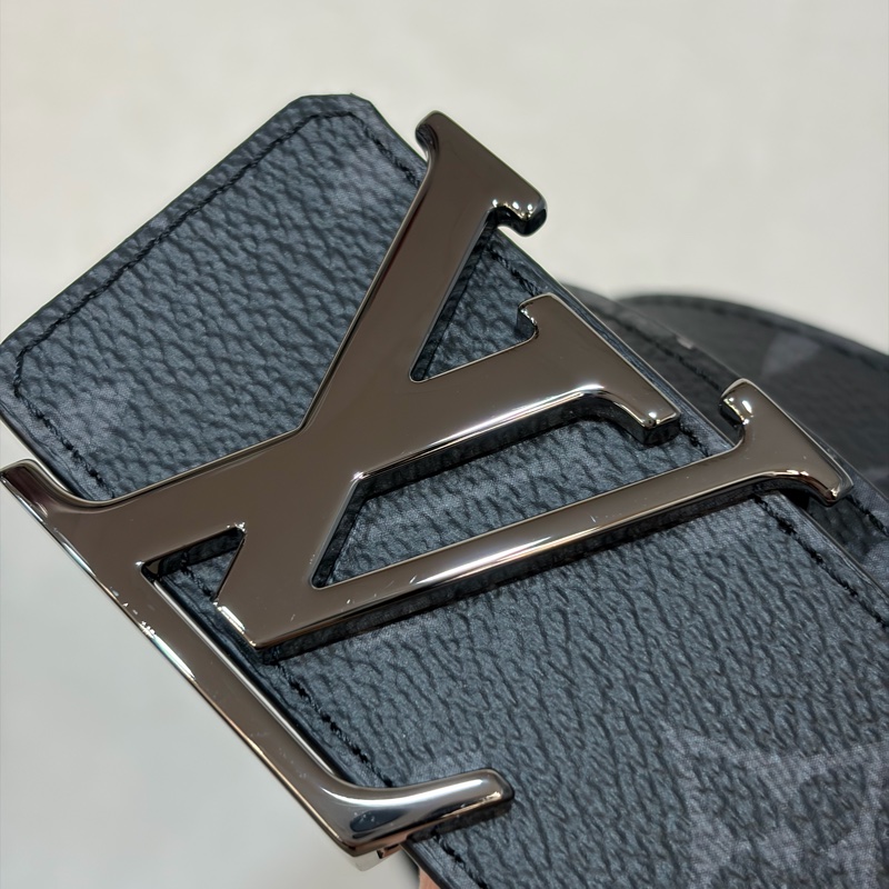 LV M9043N Initiales 黑色 老花 原花 字紋 黑銀色金屬 LOGO 雙面 皮帶 腰帶 4公分-14