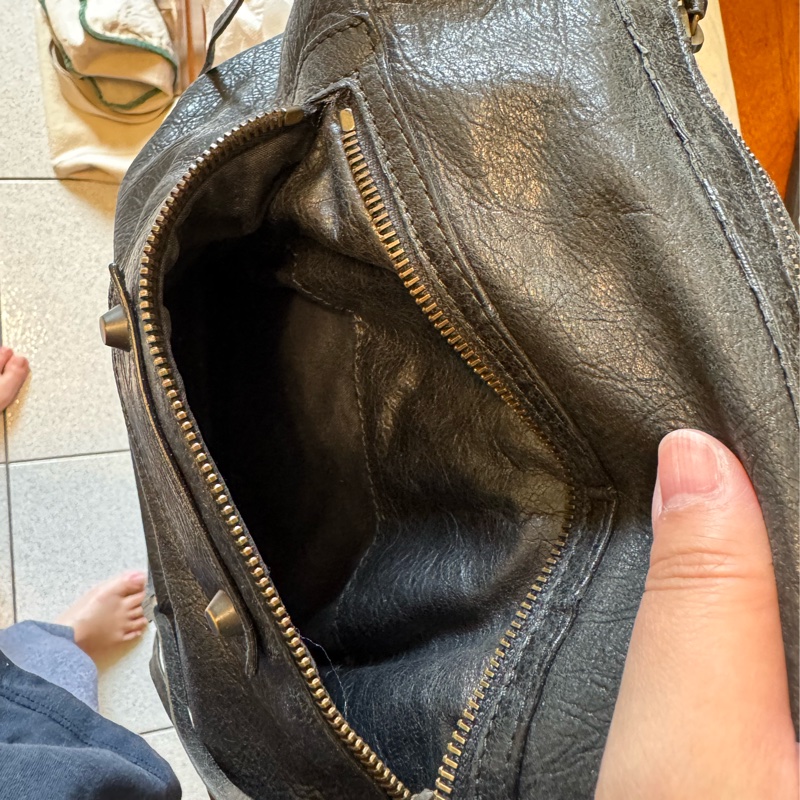 balenciaga hobo bag-2