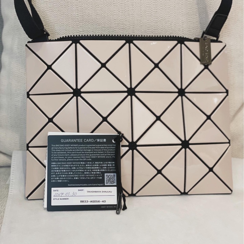 ISSEY MIYAKE 三宅一生 BAOBAO 3x4奶茶色斜背包-2