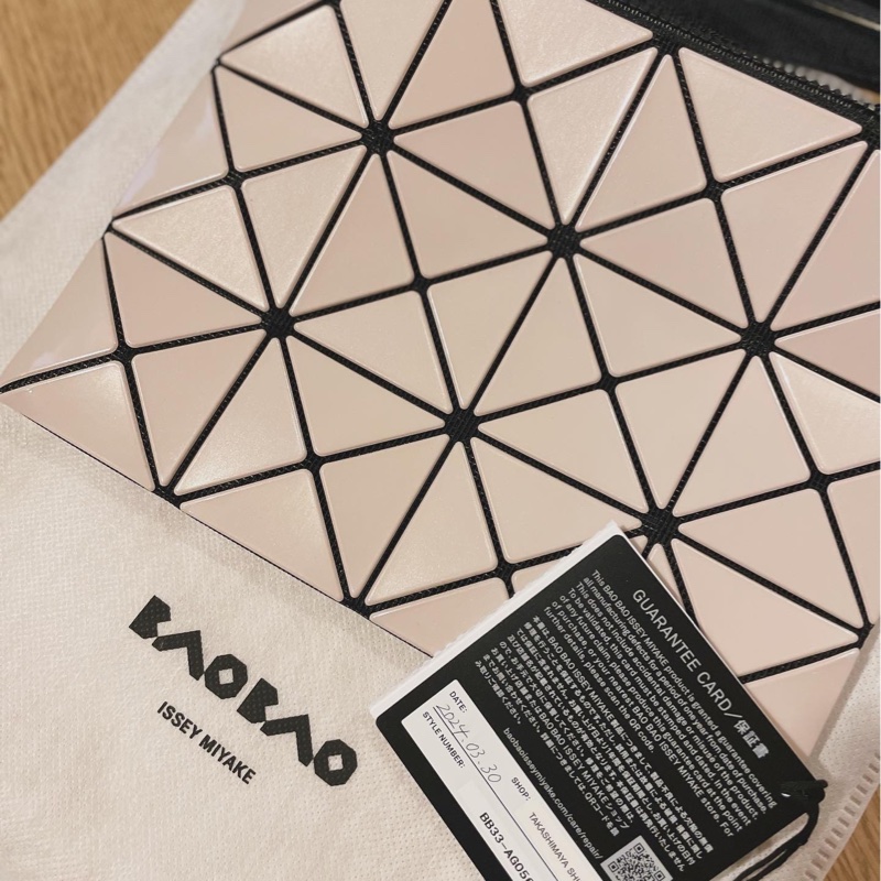 ISSEY MIYAKE 三宅一生 BAOBAO 3x4奶茶色斜背包-4