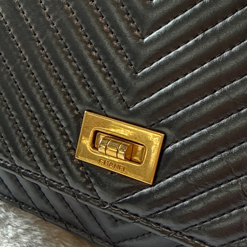 Chanel 金釦2.55 復古小牛皮WOC(黑色)-12